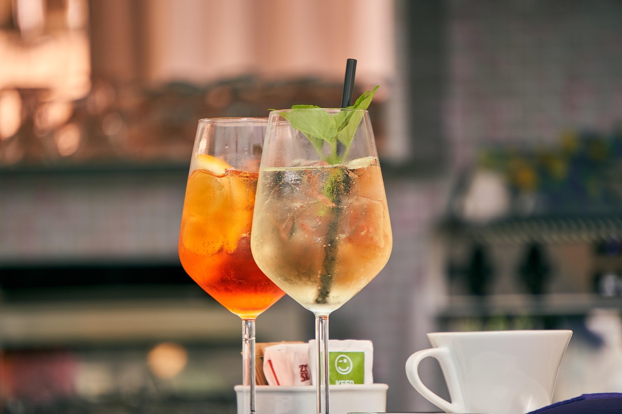 Spritz kokteiliai: Aperol, Hugo, Campari ir kitos variacijos